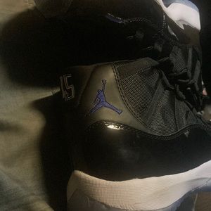 Selling Jordan 11 playoffs size 13